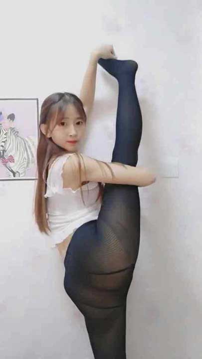 快手 一字马清纯妹子特写诱惑骚舞10V